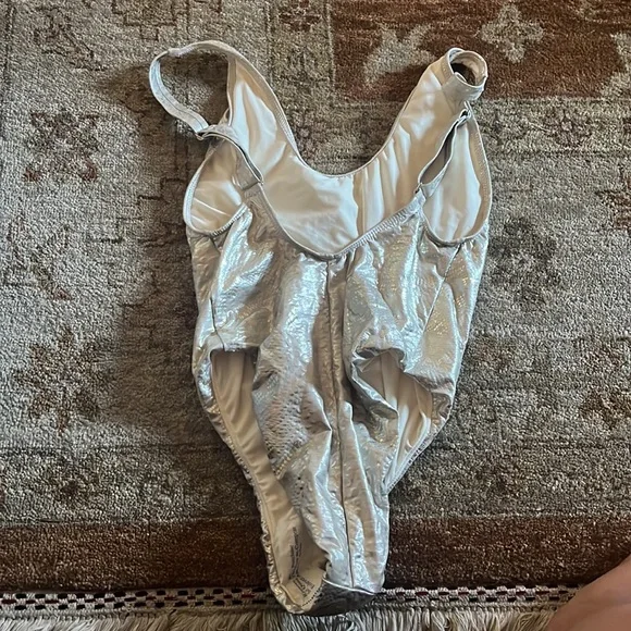 GOOD AMERICAN METALLIC LAYOUT SWIMSUIT ONE PIECE SILVER SIZE 2 - Picture 8 of 10